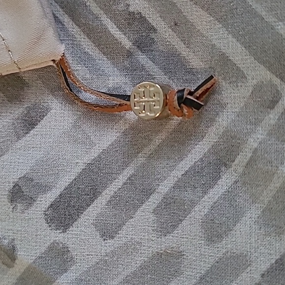 Tory Burch sunglass case & pouch - Picture 8 of 8